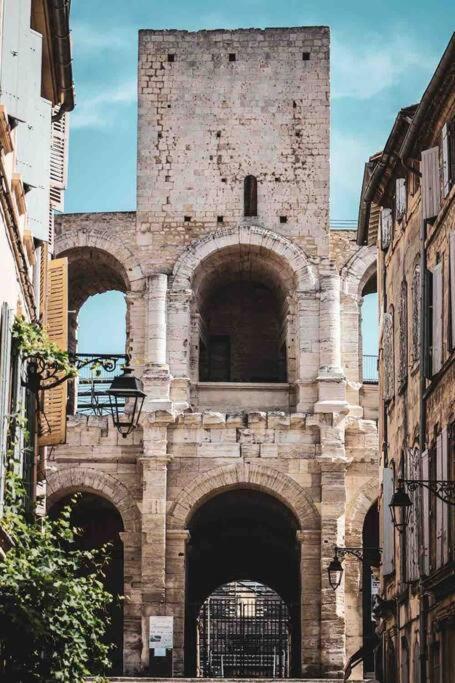 Appartement A Pied Du Centre Avec Place De Parking Arles Exterior photo