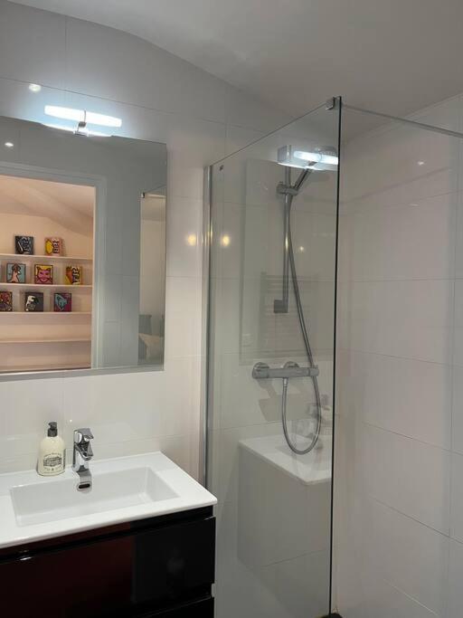 Appartement A Pied Du Centre Avec Place De Parking Arles Exterior photo